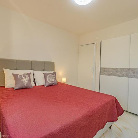 Ivica Super Comfortable, Newly Furnished Apartment In A Top Location Метайна Экстерьер фото