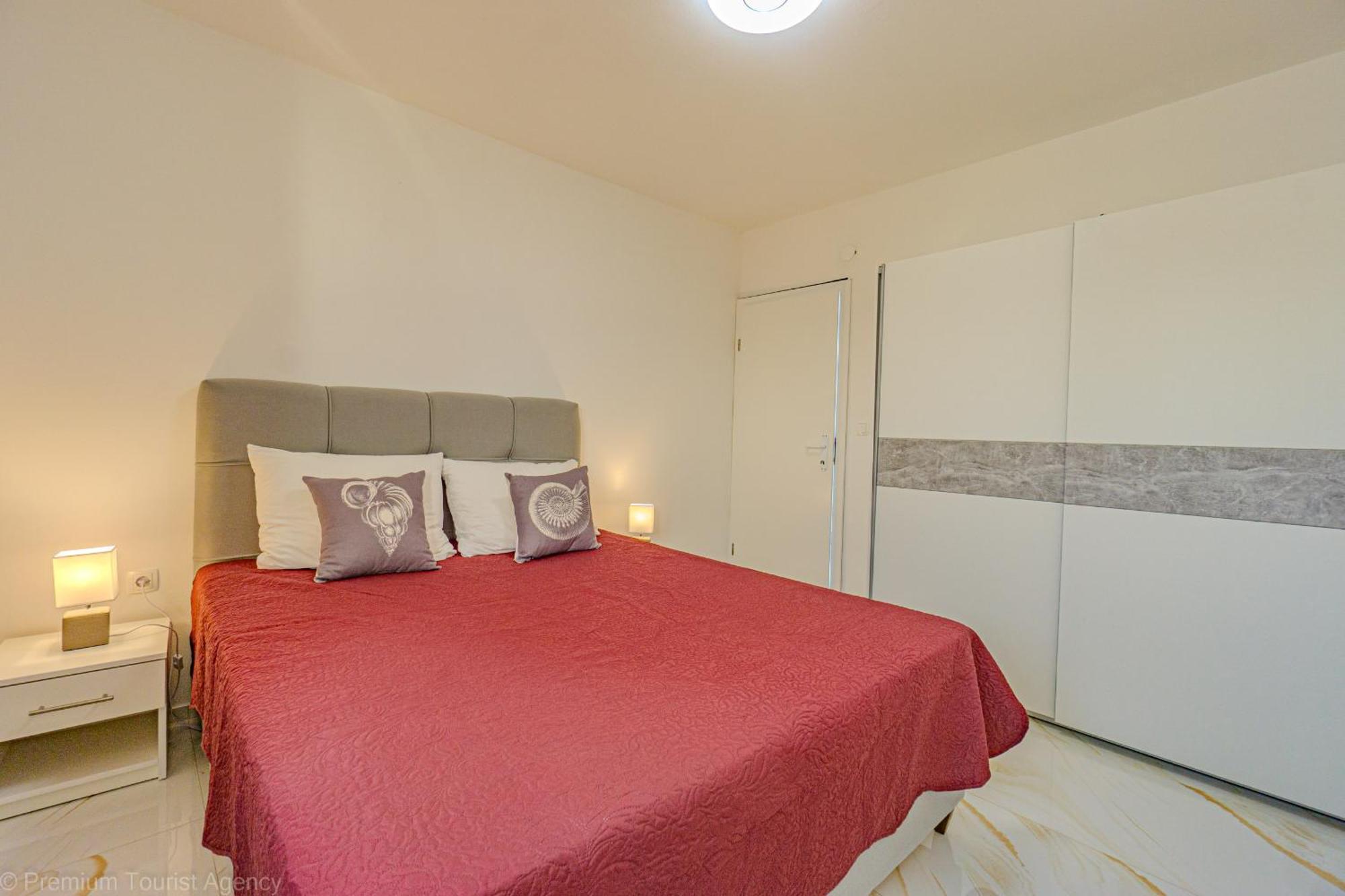 Ivica Super Comfortable, Newly Furnished Apartment In A Top Location Метайна Экстерьер фото
