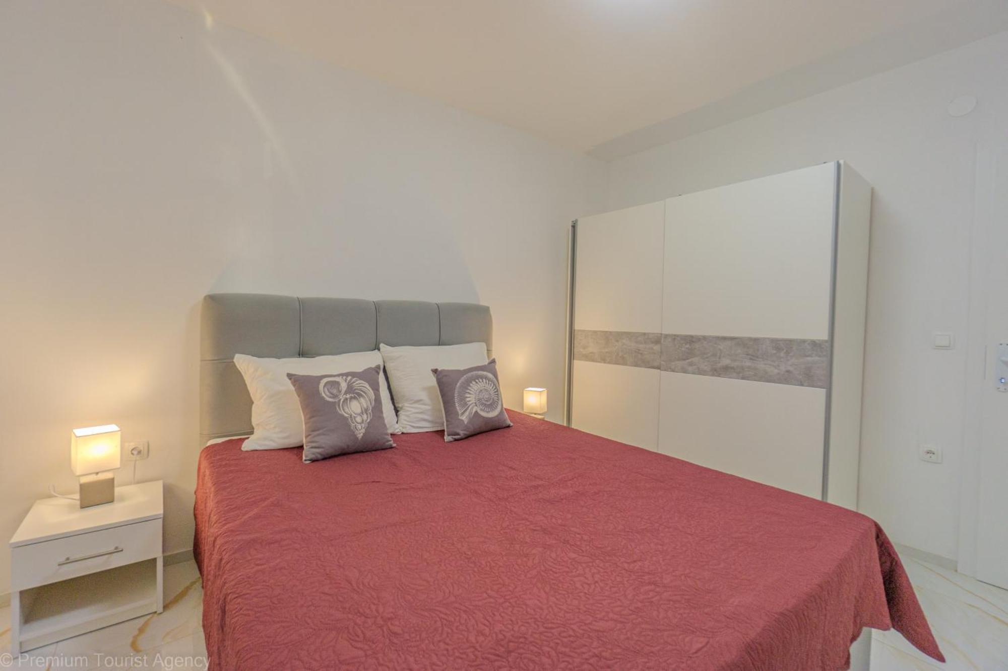 Ivica Super Comfortable, Newly Furnished Apartment In A Top Location Метайна Экстерьер фото